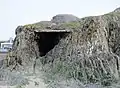 Plomodiern : blockhaus dans la falaise entre la plage de Lestrevet et celle de Pors ar Vag.