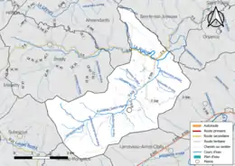 Carte en couleur présentant le réseau hydrographique de la commune