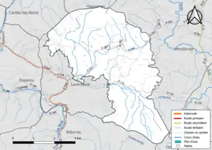 Carte en couleur présentant le réseau hydrographique de la commune