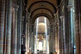 Les colonnes peintes.