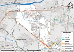 Carte en couleur présentant le réseau hydrographique de la commune