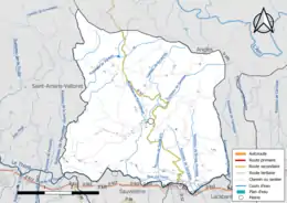 Carte en couleur présentant le réseau hydrographique de la commune