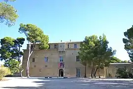façade sud, côté village, depuis les terrasses