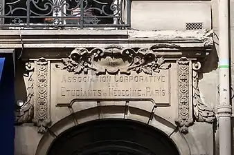 Bas-relief au no&nbsp;8.