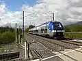 Un AGC Bi-mode Bi-tension circule sous les caténaires installées au cours de l'été 2012 sur la ligne de Grenoble à Montmélian.