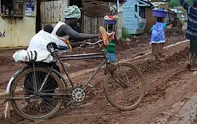 Route impraticable après la pluie, près d'Arua.