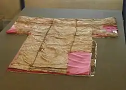 Tunique de saint-Germain datant du XIe&nbsp;siècle, qui aurait appartenu à la tombe de Germain d'Auxerre, et exposé au dépôt du trésor de la cathédrale d'Auxerre.