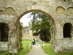 Revers de façade pré-romans avec ses médaillons.