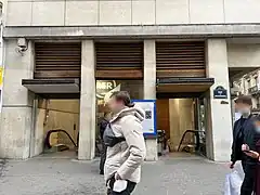Accès par la rue de Provence.
