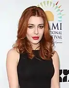 Elena Satine dans le rôle de Louise Eliis.