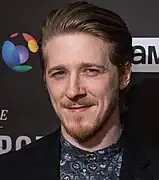 Adam Nagaitis interprète Quinn.