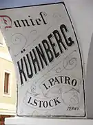 Publicité sous une arcade