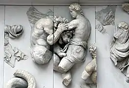 Éther se bat contre un géant à tête de lion (Musée de Pergame à Berlin)