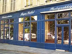 Agence Roger-Viollet, au no&nbsp;6.