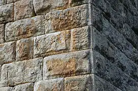 Appareil à bossages de la tour.