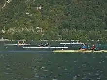 des bateaux à l'entraînement