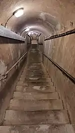 Pavillon no&nbsp;4, escalier conduisant au PC colonel Rol-Tanguy