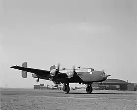 Handley Page Halifax B Mark III du No. 77 Squadron RAF, décolle de Elvington (Entre 1942 et 1945).