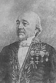 Photographie d’une peinture en noir et blanc représentant un personnage en tenue de cérémonie, de demi-profil.