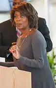 Alfre Woodard, Golden Globe de la meilleure actrice dans une mini-série ou un téléfilm en 1998 pour son rôle dans La Couleur du sang et en 2001 pour son rôle dans Holiday Heart&nbsp;(en).