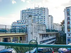 Vue sur l'immeuble-pont.