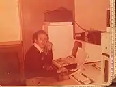 Ali Kahlane travaillant sur le développement de son système de gestion de base de données pragmatiques sur micro ordinateur dans le cadre de son Ph.D, au Computer Lab de Brunel University -  décembre 1978