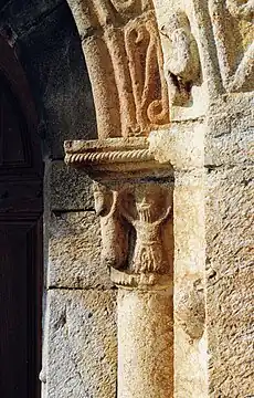 Un chapiteau du portail.