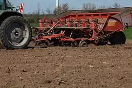 Une planteuse automatique moderne.