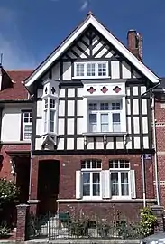 Amiens, maison avec oriel, avenue d'Édimbourg.