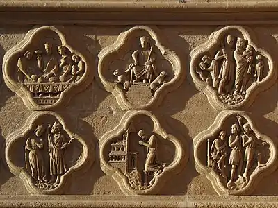 Ces bas-reliefs du soubassement du portail de droite (de la Mère-Dieu) de la façade occidentale se trouvent sous les statues des rois Salomon et Hérode et datent du début du XIIIe&nbsp;siècle.