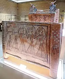 Larnax mycénien représentant des pleureuses. Tanagra, XIIIe siècle av. J.-C..