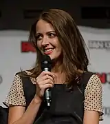 Amy Acker interprète Catherine