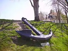 Ancre pesant 2&nbsp;580&nbsp;kg fabriquée aux forges en 1861.