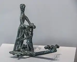 Aurige conduisant son char. Bronze. Altes Museum, Berlin.