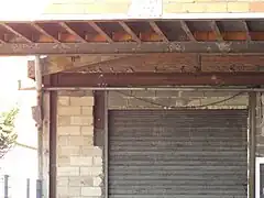 L'exutoire se termine par un évent hors du bâtiment.