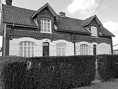 Des habitations groupées par deux.