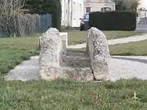 Vue en coupe d'un ensemble maçonné en forme de U