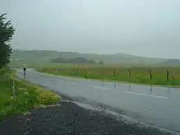 Pluie et chaussée détrempée à proximité du col du Pranlet (1&nbsp;363&nbsp;m) sur l’Ardéchoise 2016