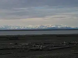 La chaîne Brooks vue depuis Arey Island