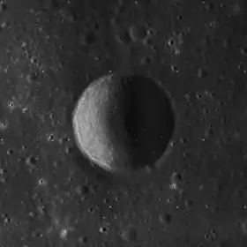 Image illustrative de l'article Armstrong (cratère)