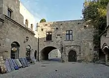Auberge de la langue d'Auvergne dans la cité médiévale de Rhodes.