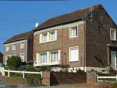 Des habitations post-Nationalisation.