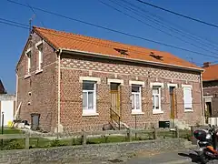 Des habitations groupées par deux.