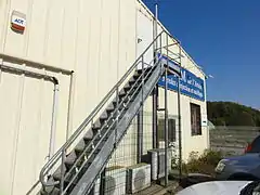 Le puits et son exutoire de grisou dans leur environnement.