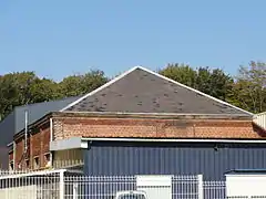 Les bâtiments du puits.