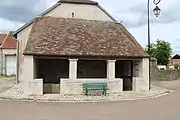 Le lavoir de la place.
