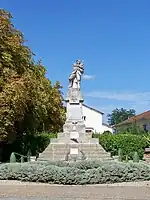 Le monument aux morts, en ville, près du foirail (sept.&nbsp;2009)