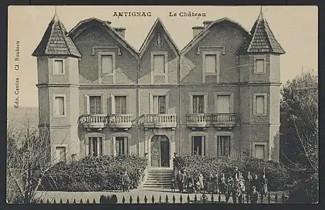 Le château : carte postale (fin XIXe-début XXe&nbsp;siècle).