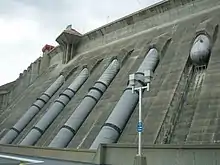 les tuyaux d'alimentation des turbines