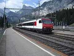 Train traversant la gare.